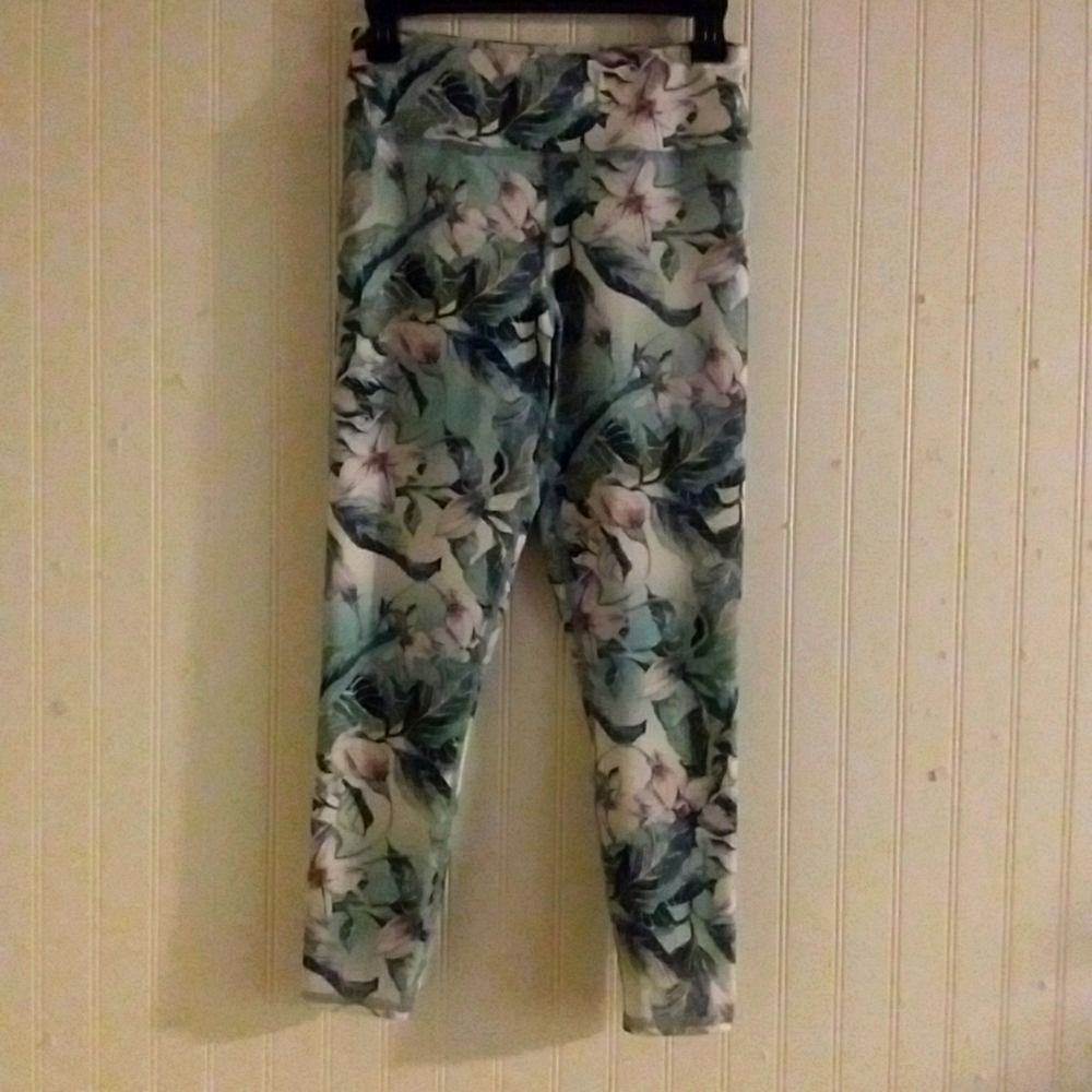 EVOLUTION AND CREATION evcr.com leggings in size medium.